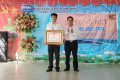 Thầy giáo Nguyễn Hoàng Anh nhận Bằng khen của Thủ tướng