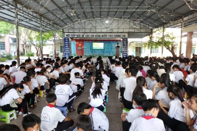 PHÁT ĐỘNG HƯỞNG ỨNG CUỘC THI “TỔ QUỐC CỦA EM QUA CON TEM BƯU CHÍNH” DÀNH CHO THIẾU NHI TẠI LIÊN ĐỘI TRƯỜNG THCS VĨNH PHONG 2