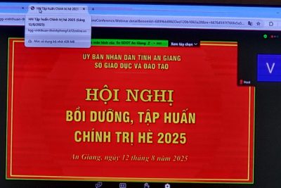 Học chính trị hè 2025