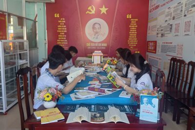 Đọc và Làm theo Báo Đội